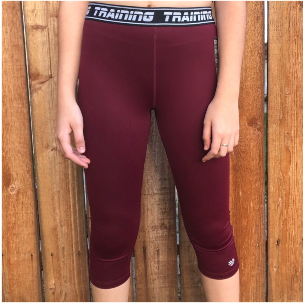 (NWT) Burgundy Capri Workout Leggings